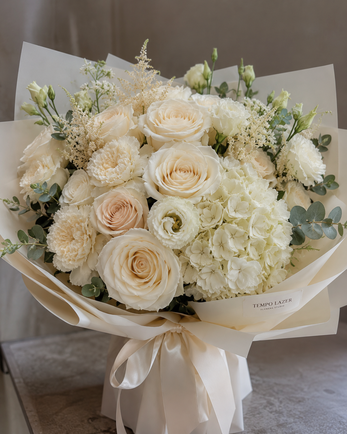 Ivory and Cream Elegance - Ivory and Cream Elegance: Ramo · Tempo Lazer Flowers Studio. | Tempo Lazer Flowers Studio, Washington DC florist