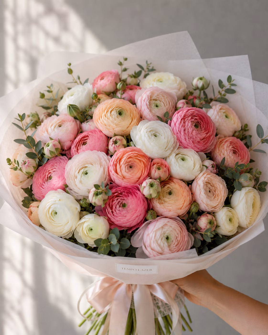 Renoncules assorties - Renoncules assorties: Bouquet · Tempo Lazer Flowers Studio. | Tempo Lazer Flowers Studio, Washington DC florist