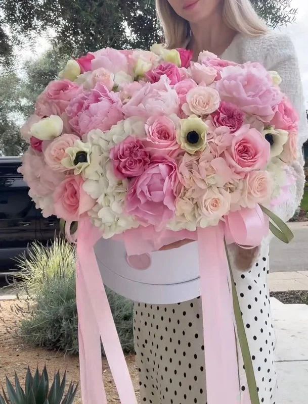 Mother’s Day Luxury Flower Box - luxury floral arrangement for delivery in Washington DC | Tempo Lazer Flowers Studio, Washington DC florist