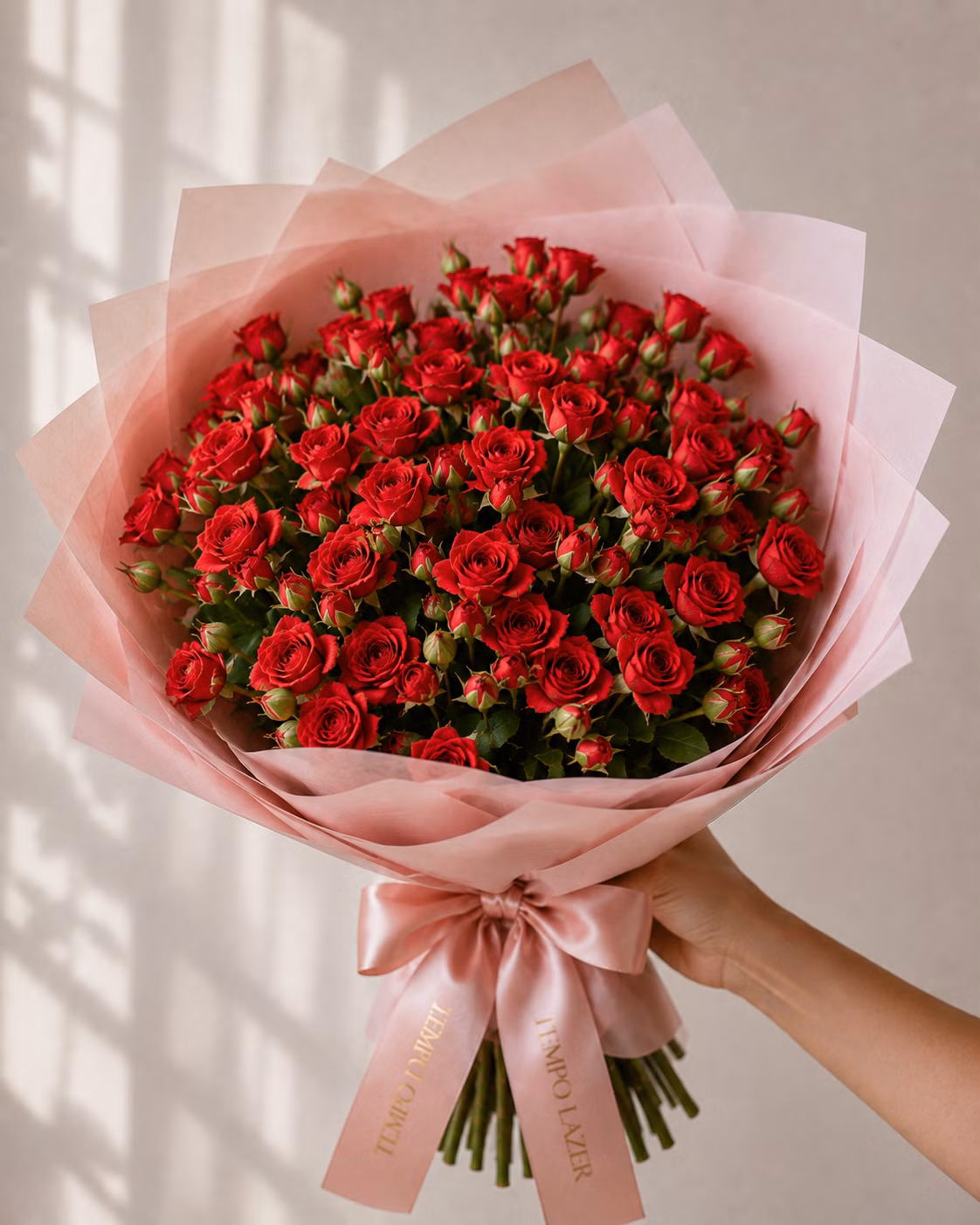 رز اسپری قرمز - رز اسپری قرمز: دستهگل · Tempo Lazer Flowers Studio. | Tempo Lazer Flowers Studio, Washington DC florist