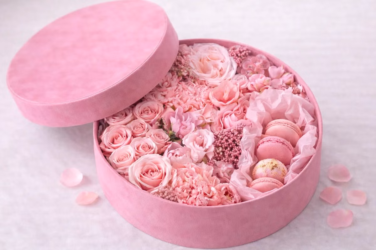 The Classic Blush - Shop The Classic Blush, a premium Blooming Box from Tempo Lazer Flowers Studio. | Tempo Lazer Flowers Studio, Washington DC florist